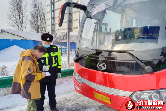 冰城公安兩萬余名警力護衛百姓平安過年664.png