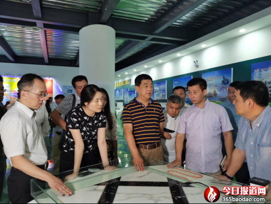 1_國家節能中心李行副主任一行蒞臨魯電集團(3)(1)(2)(1)964.png