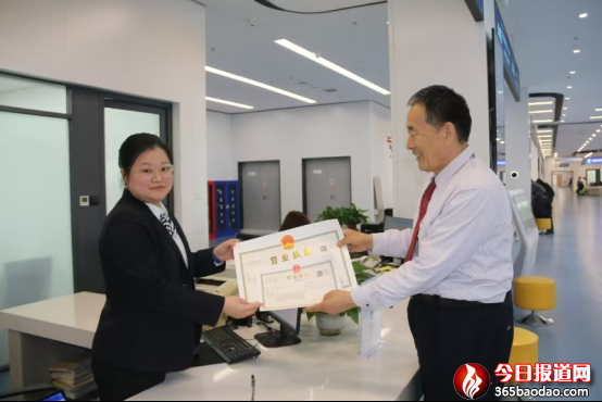 只要材料齊全辦營業執照只需50分鐘 圍著企業轉 幫著企業辦 只說怎么辦 不說不能辦163.png