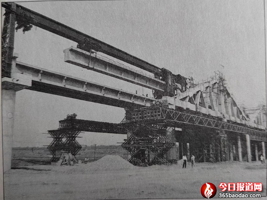 衛運河橋上升起一顆耀眼的星1035.png