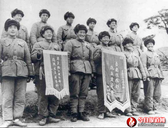 李佩山訪著名戰斗英雄、特等功臣楊育才3924.png