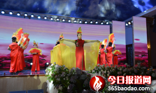 旗袍走秀“下龍灣“退休石油老大姐變身靚麗俏佳人(養老)392.png
