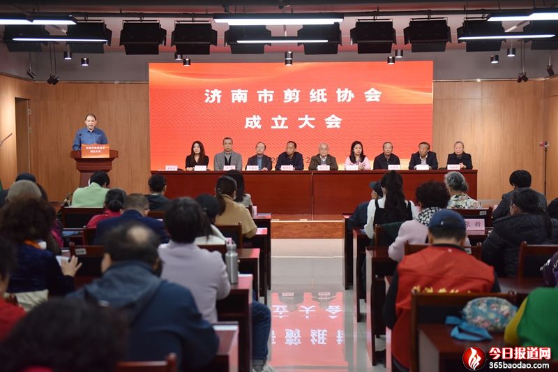 1.3月29日,濟南市剪紙協會成立大會在槐蔭區圖書館舉行.jpg