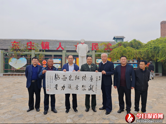 寧陽縣文聯寧陽縣鳳凰山詩社赴東莊鎮老莊子村地下交通站采風1326.png