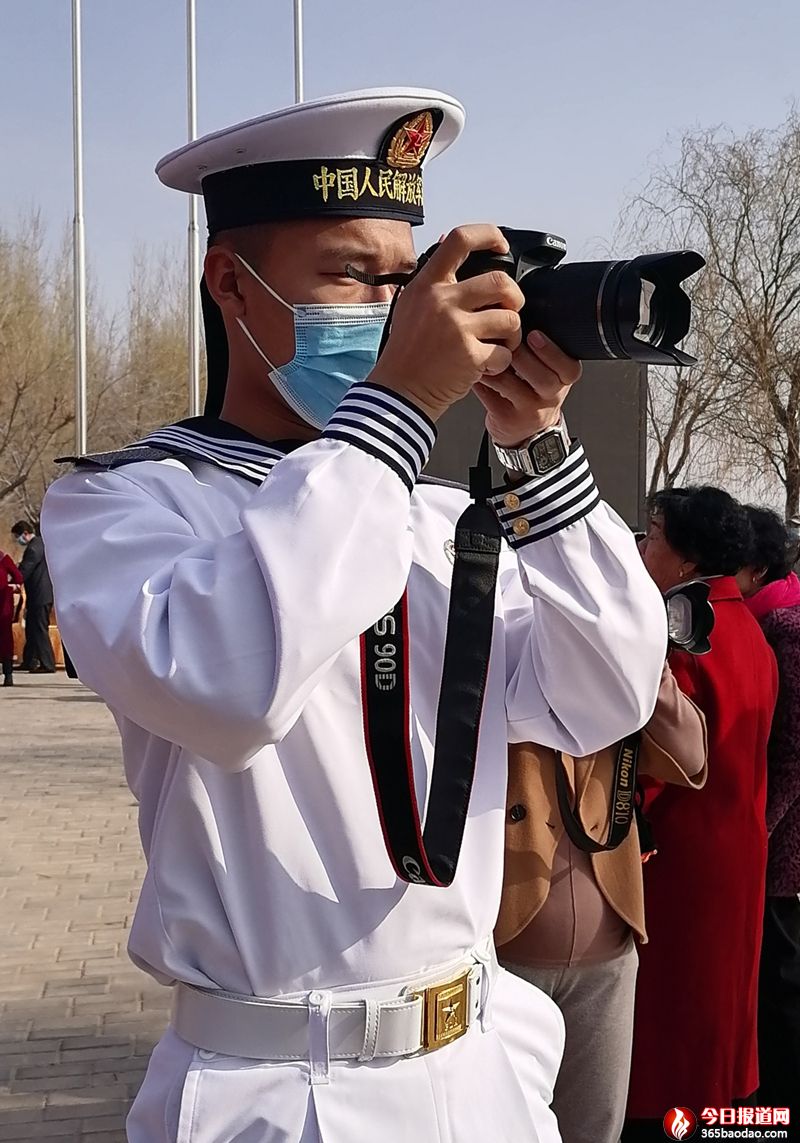將鏡頭聚焦每一個(gè)感人瞬間.jpg