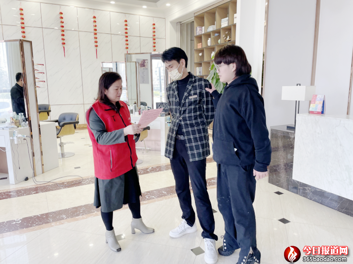 梁山縣:深入開展社保政策宣傳和現場辦362.png